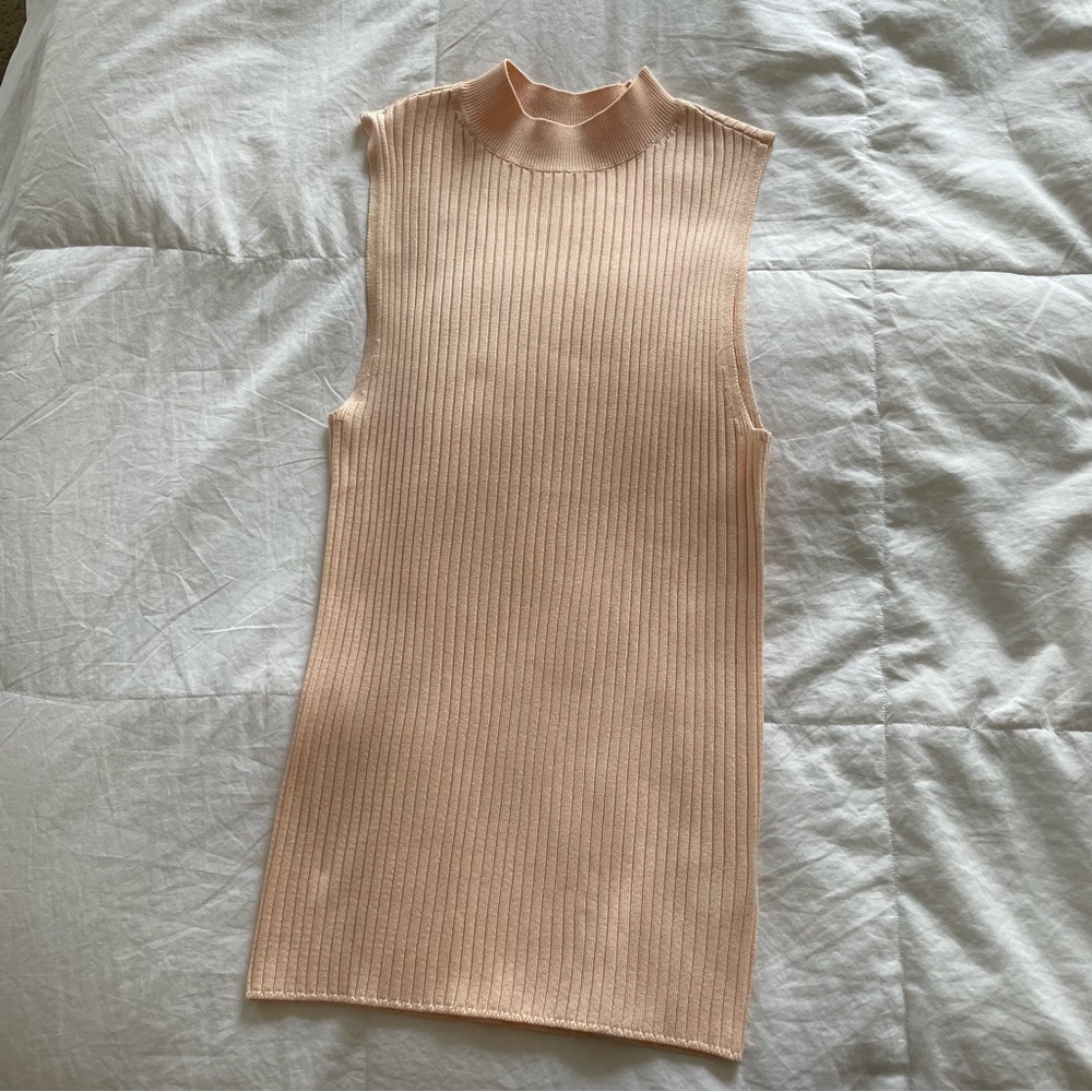 Bar III Size M pink/cream sweater tank